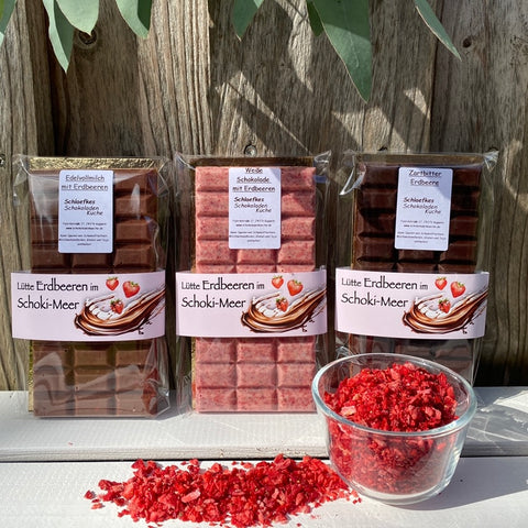 Vollmilch Schokolade mit gefriergetrockneten Erdbeeren