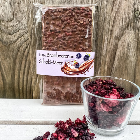Vollmilch  Schokolade mit gefriergetrockneten Brombeeren